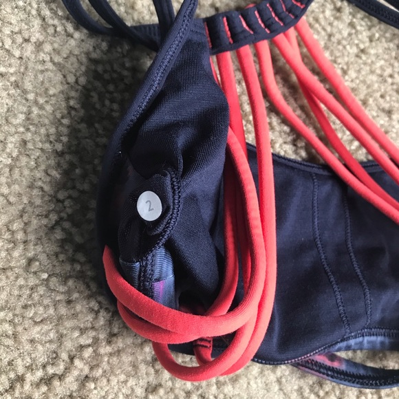 Lululemon Lighten Up Bra Sz 2 - Picture 8 of 8